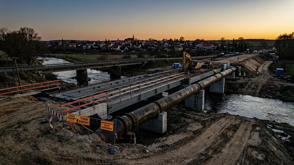 Spółka AKWA domaga się wstrzymania budowy mostu do Siestrzechowic i przeprojektowania inwestycji ze względu na magistralę wodociągową
