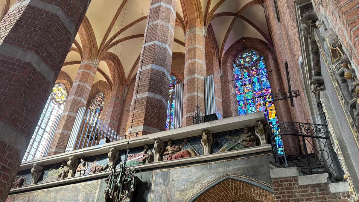 Gotycka Madonna z nyskiej fary eksponowana na wystawie w Pawilonie Czterech Kopuł we Wrocławiu