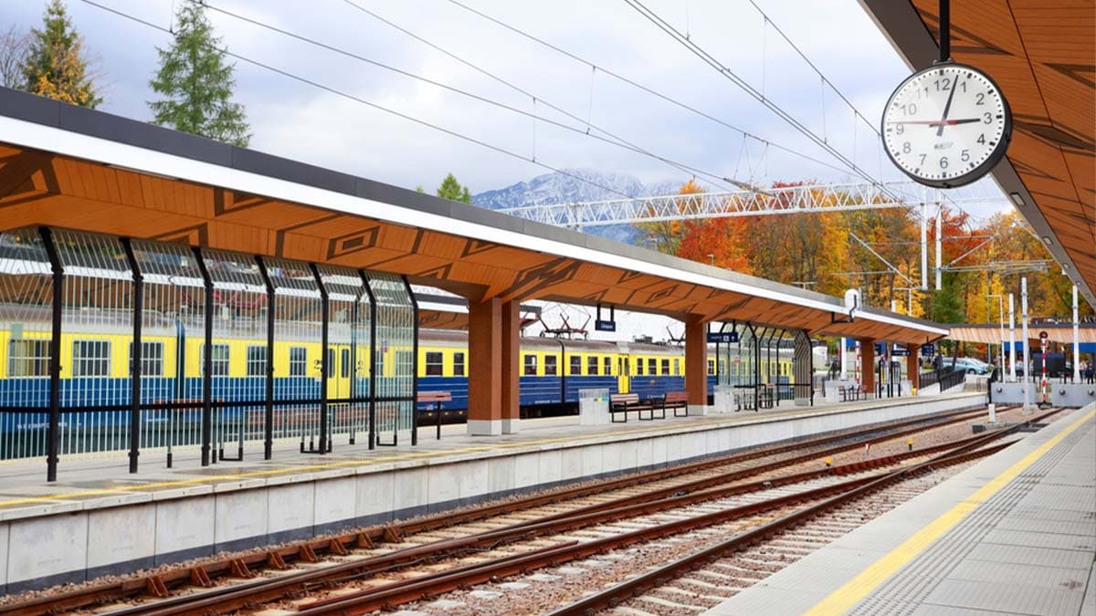 Stacja Szydłów wyłączona z eksploatacji od 25 do 31 października – pasażerowie skorzystają ze stacji Szydłów Centrum