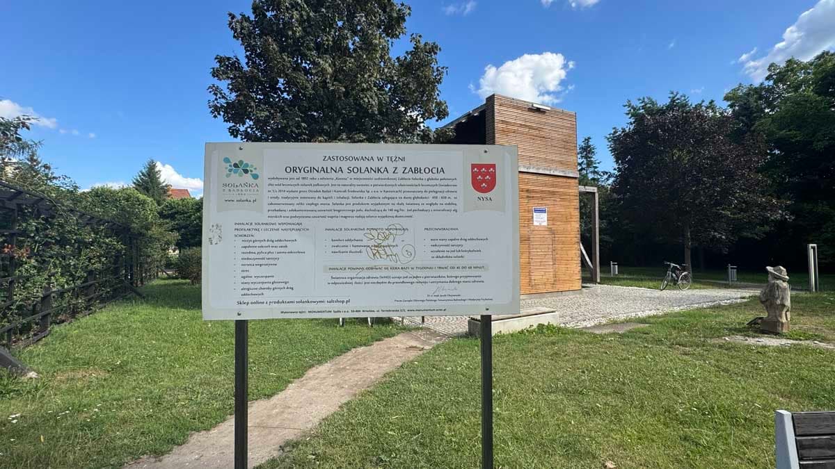Tężnia w Nysie bez obowiązku regularnych badań sanitarnych. Sekretarz miasta wyjaśnia zasady działania obiektu