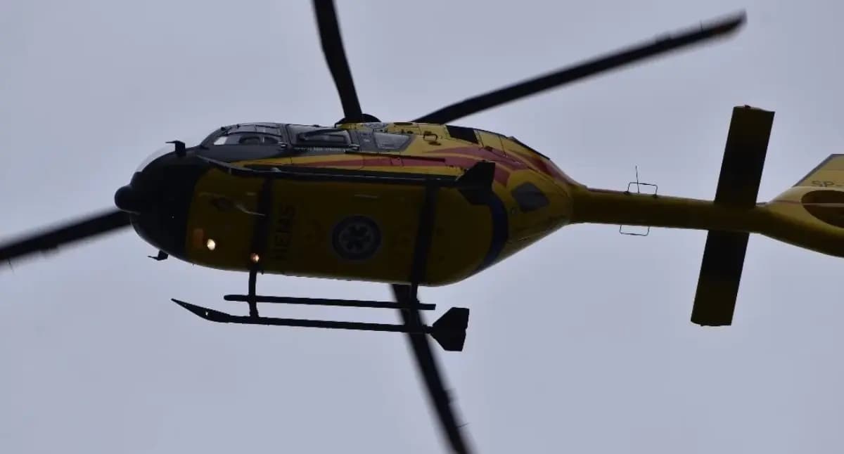 Mężczyznę przygniotła suwnica w firmie w Strobicach. Poszkodowany trafił do szpitala śmigłowcem